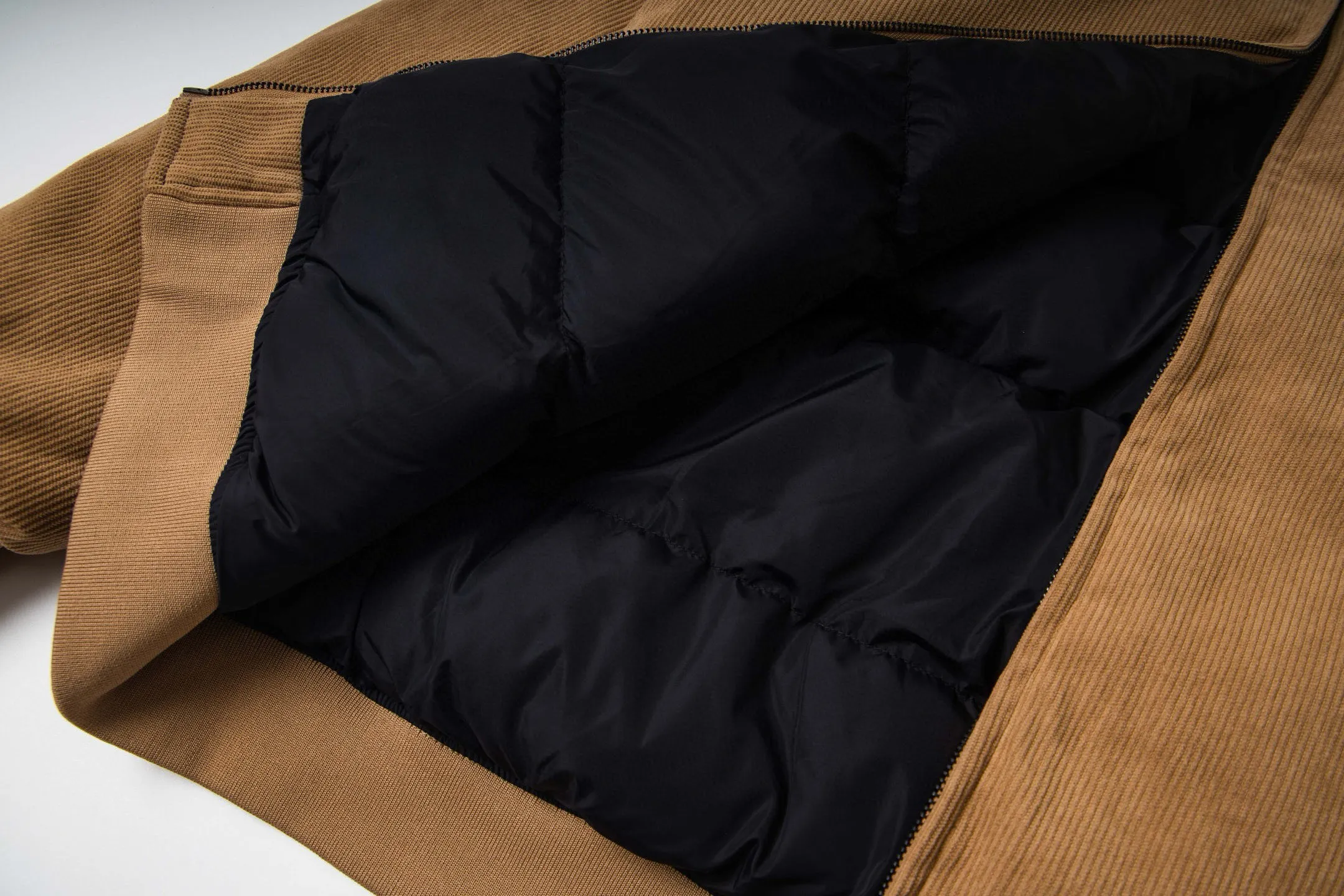P330 Ralph Lauren/Ralph Lauren corduroy zipper cotton jacket. Ralph Lauren’s relaxed and high-quality feel must be this silhouette corduroy cotton jacket. It is really full of relaxed high-quality feeling. The silhouette design is not flattering to the figure. It can also be worn with a basic base to give a high-end feel. 🎻 The same style for couples. The actual product has thickness and can meet the needs of warmth. 🍂☀️